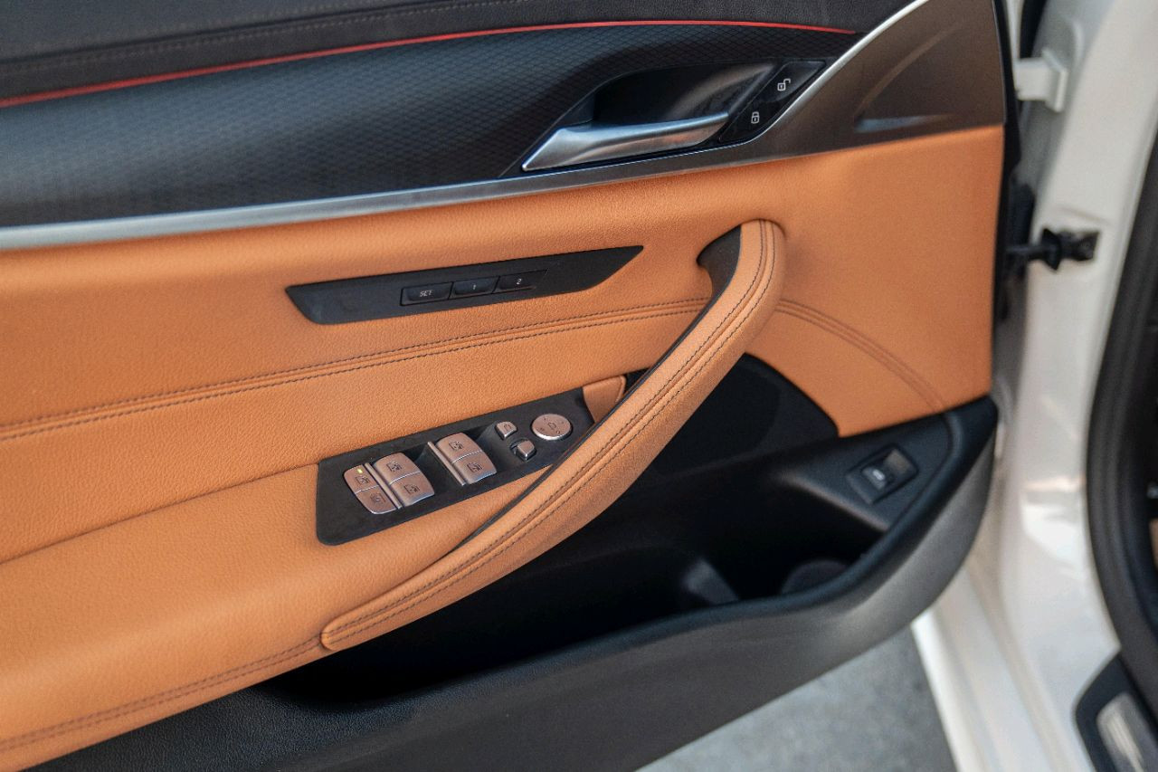 BMW 5-Series - Image 4