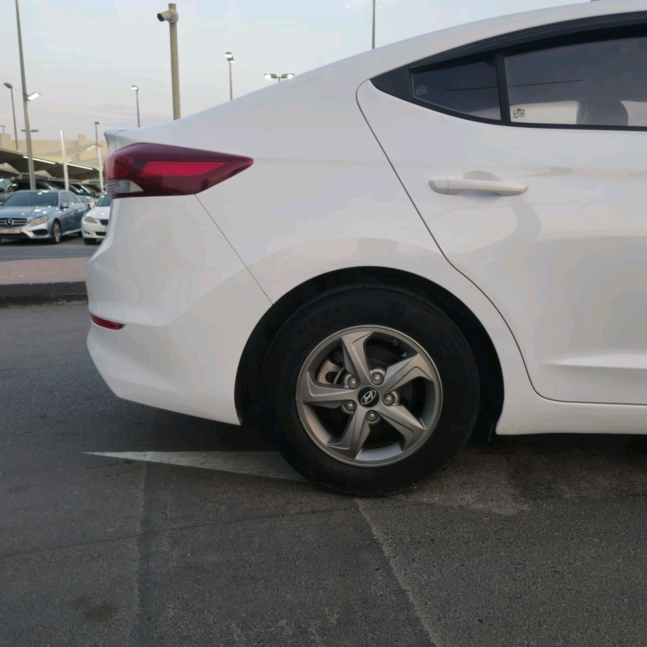 Hyundai Elantra - Image 9