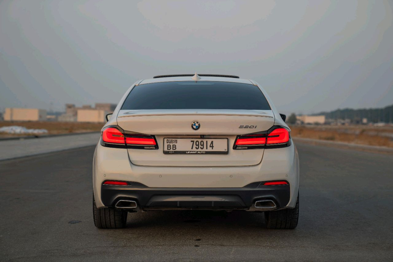 BMW 5-Series - Image 7