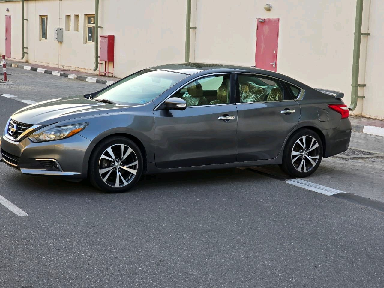 Nissan Altima - Image 10