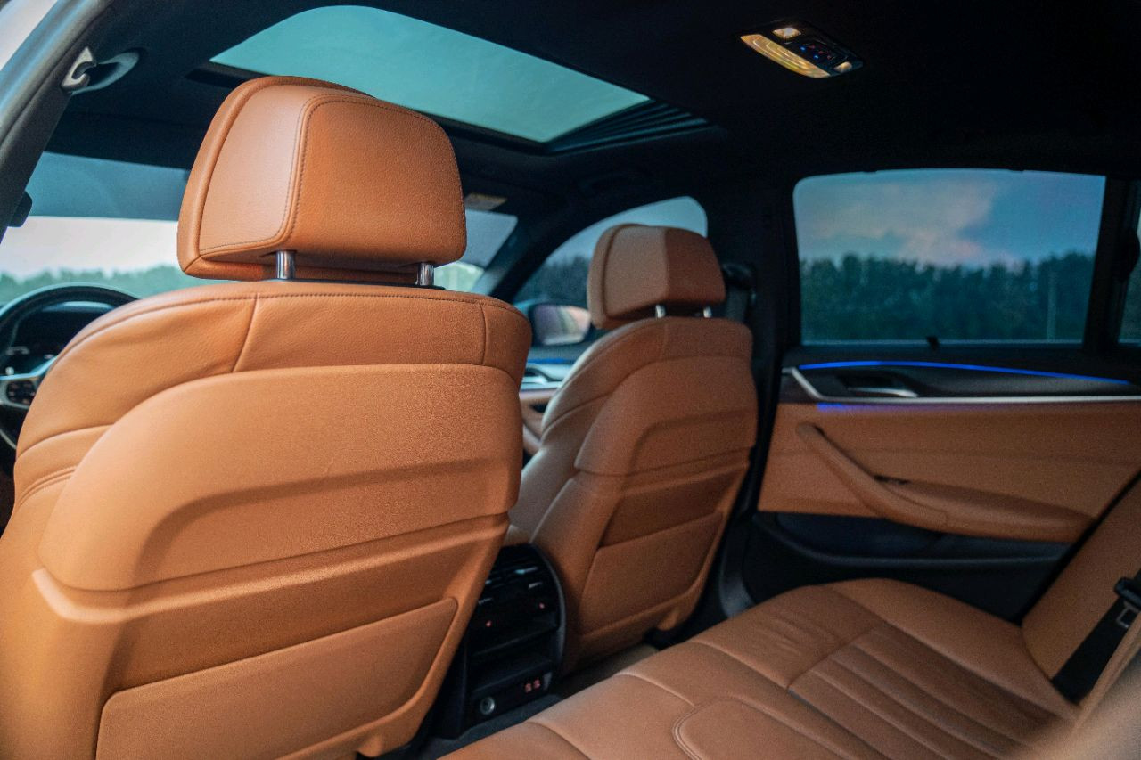 BMW 5-Series - Image 10