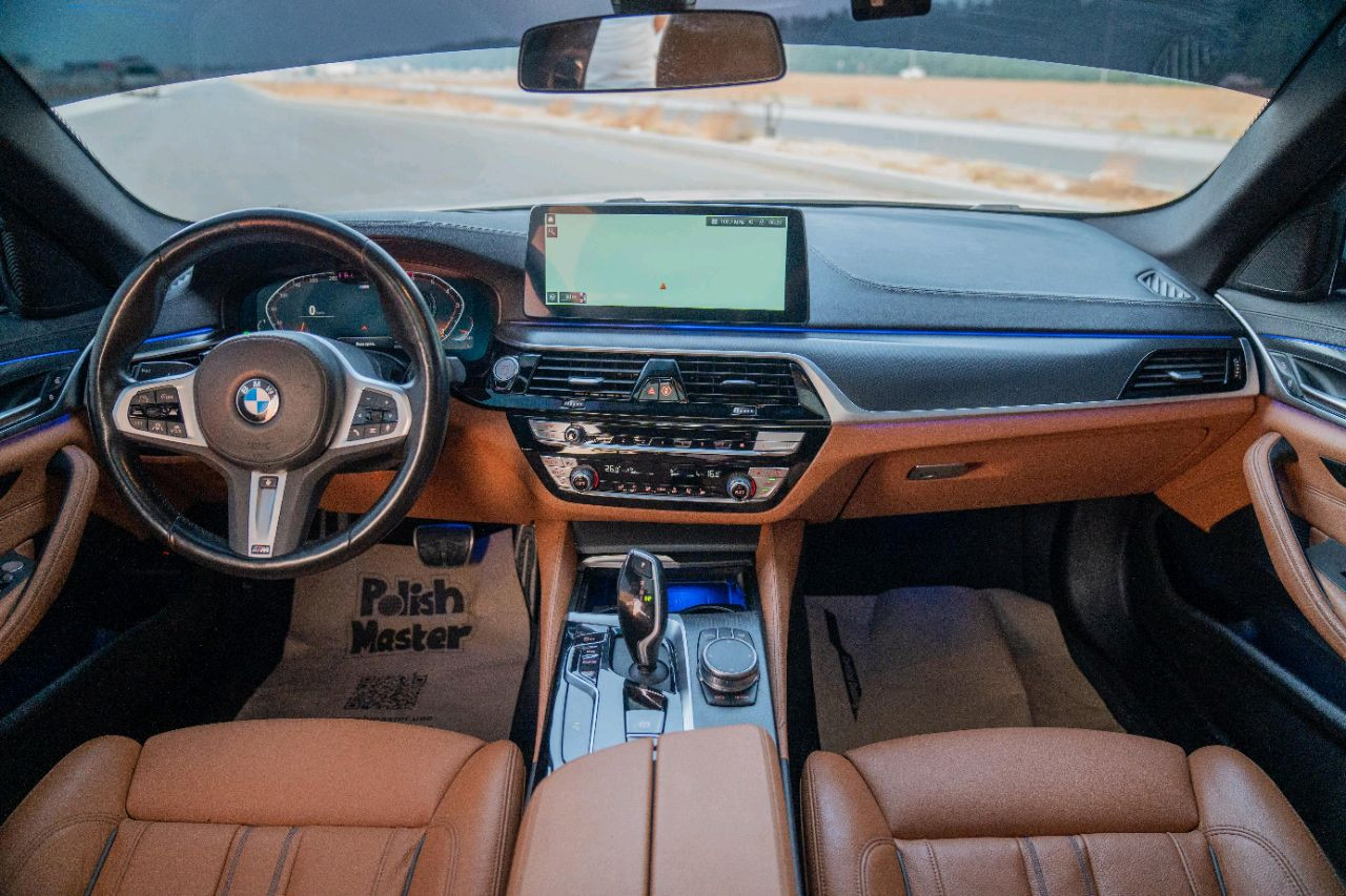 BMW 5-Series - Image 6