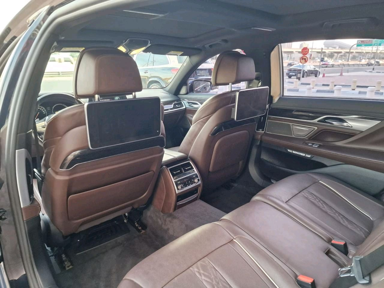 BMW 7-Series - Image 6
