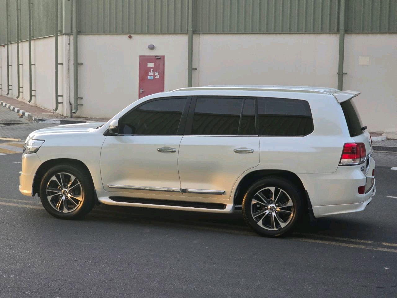 Toyota Land Cruiser - Image 10