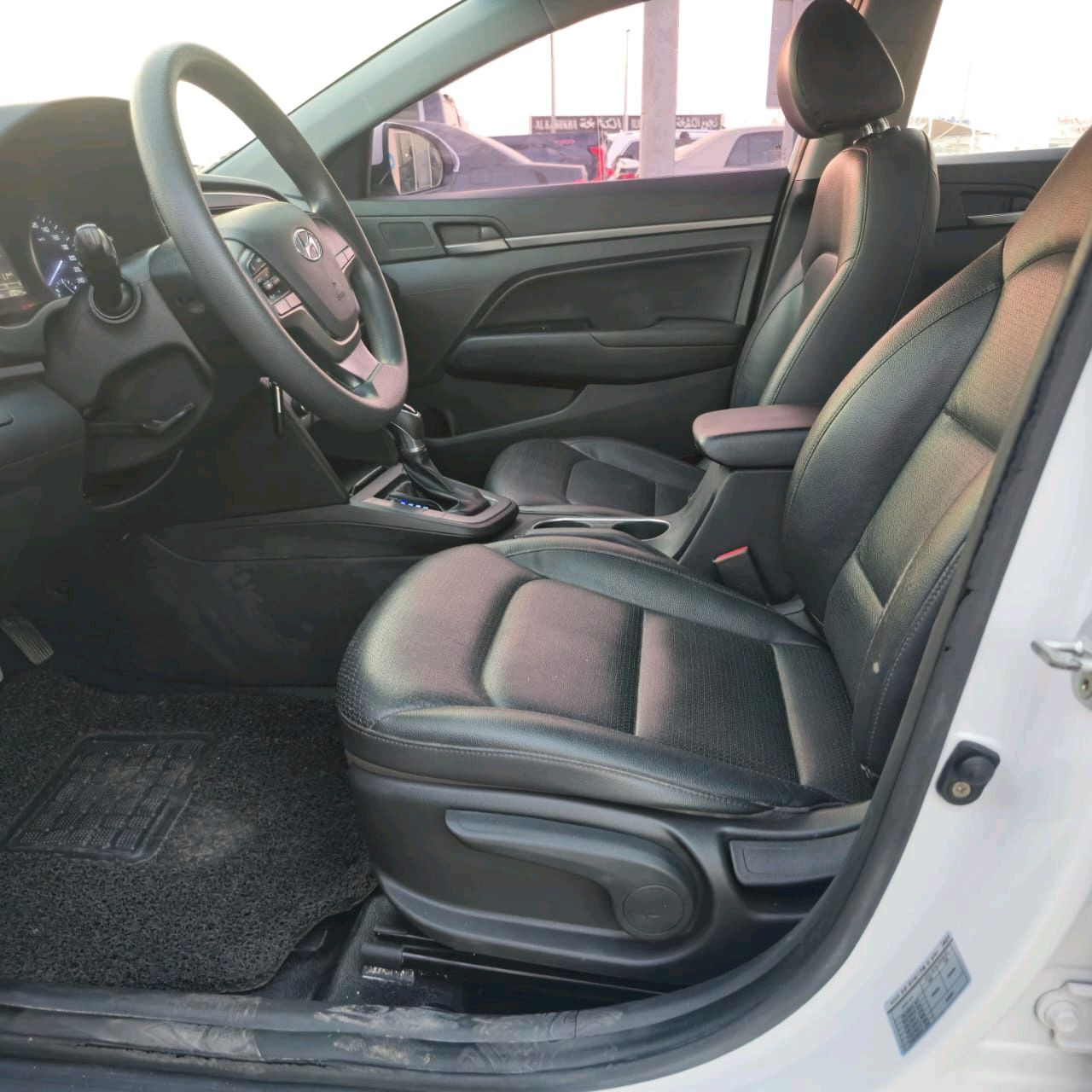 Hyundai Elantra - Image 8