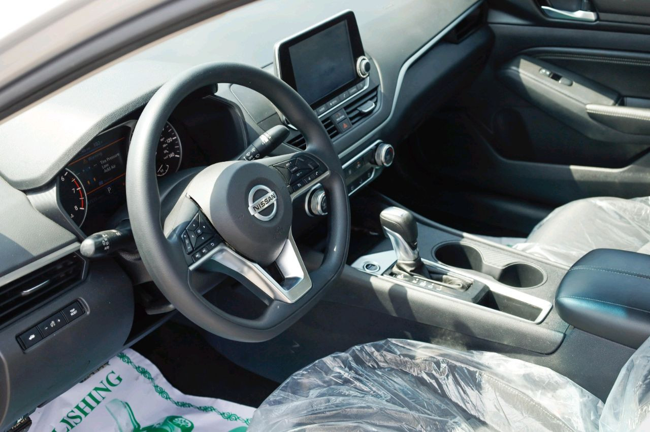Nissan Altima - Image 5