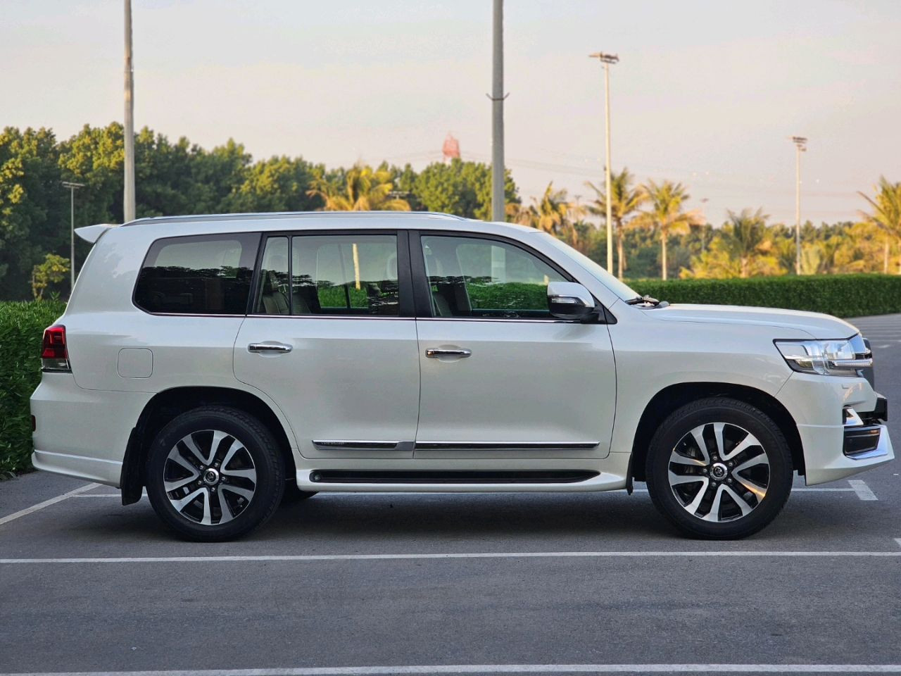 Toyota Land Cruiser - Image 6