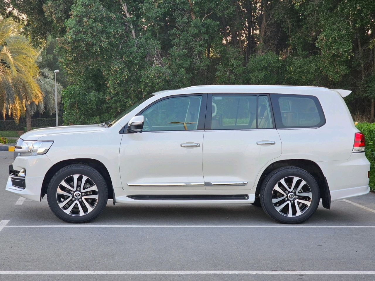 Toyota Land Cruiser - Image 5