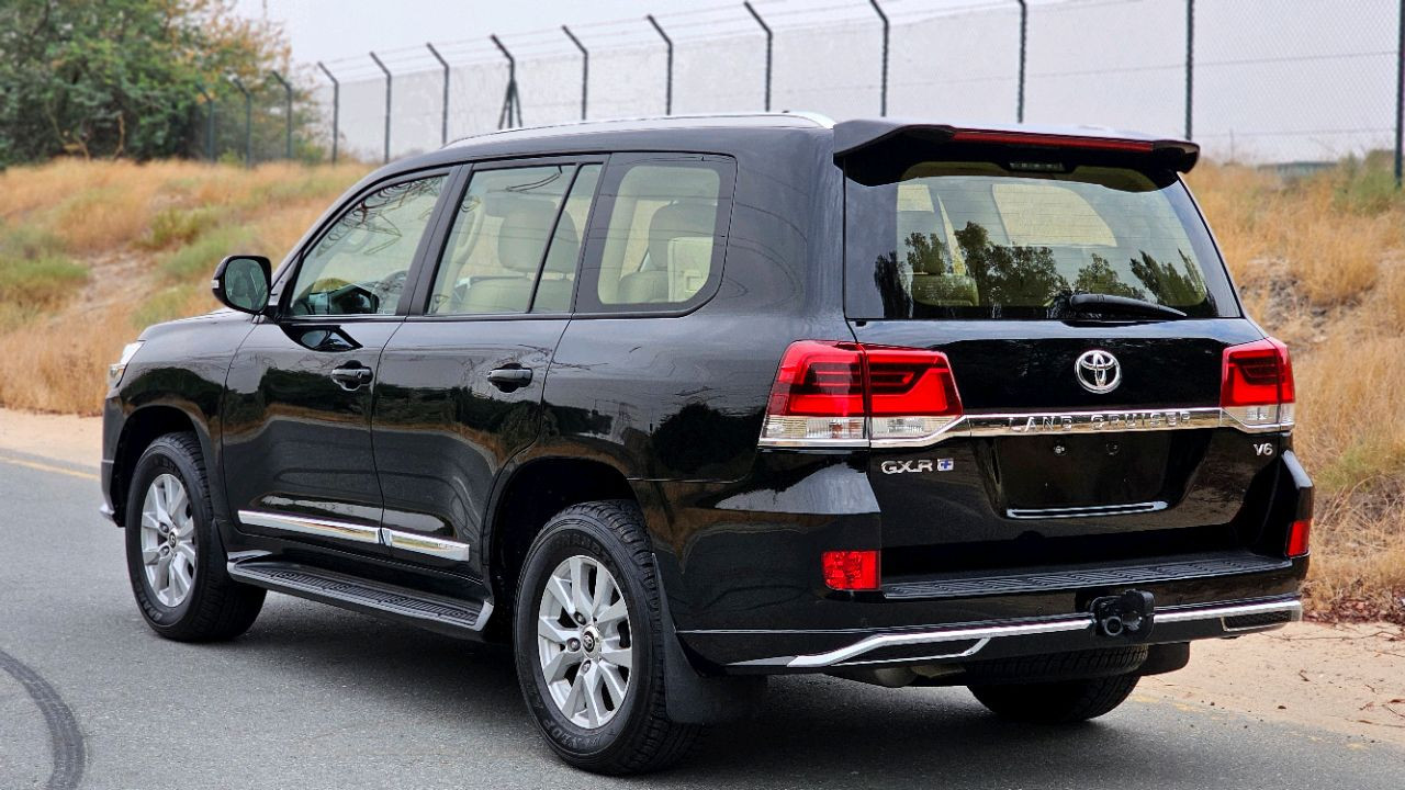 Toyota Land Cruiser - Image 6
