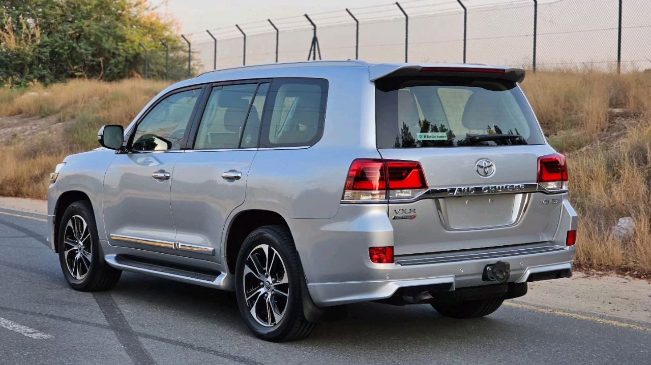 Toyota Land Cruiser - Image 7