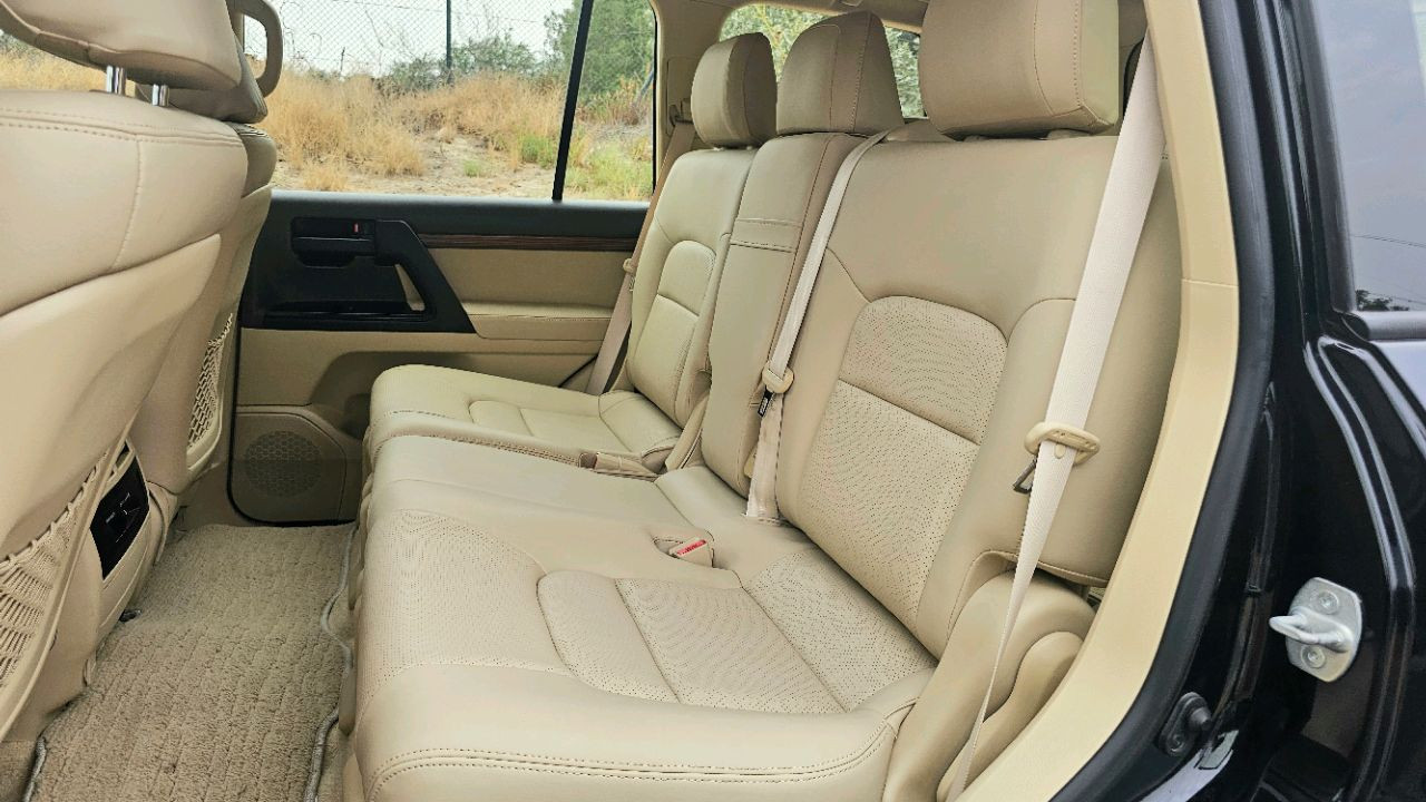 Toyota Land Cruiser - Image 7