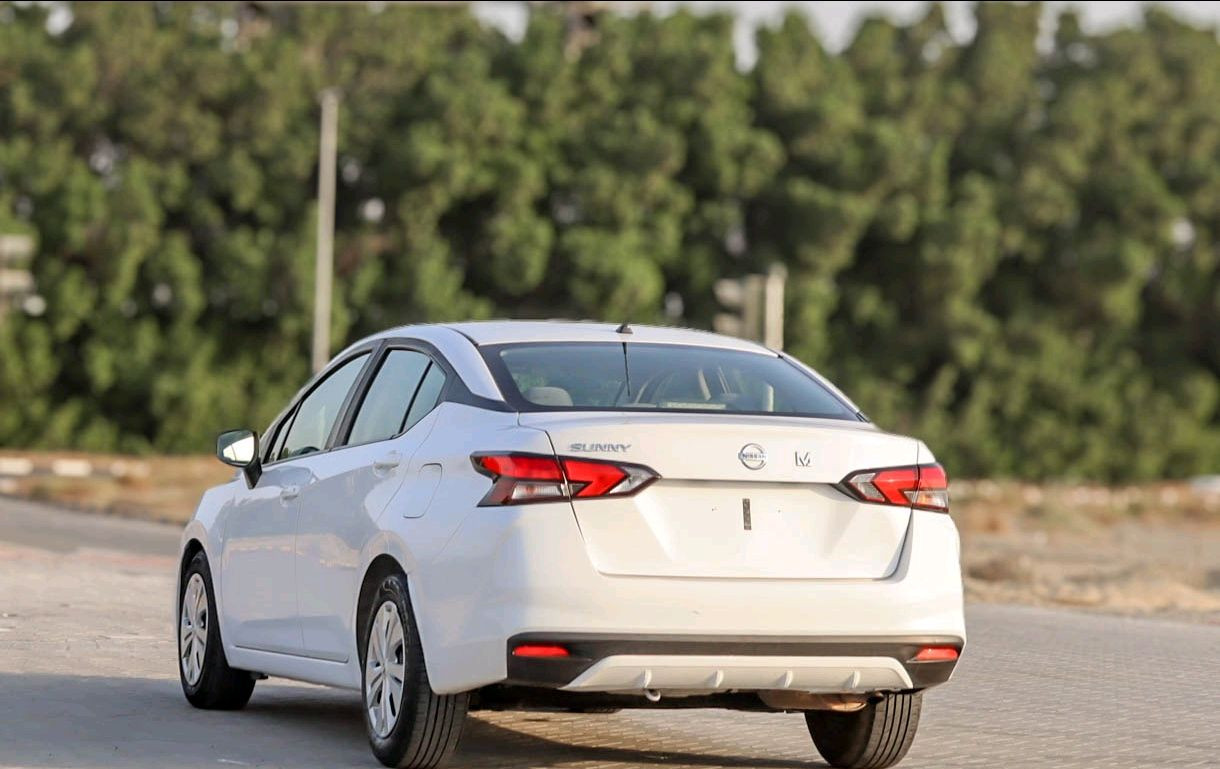 Nissan Sunny - Image 18