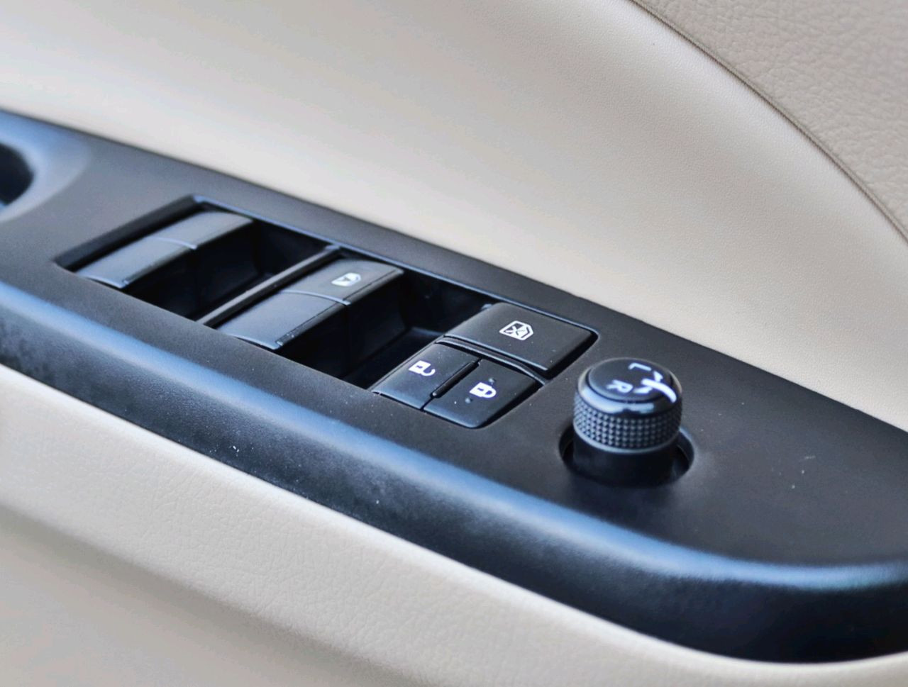 Toyota Yaris - Image 10