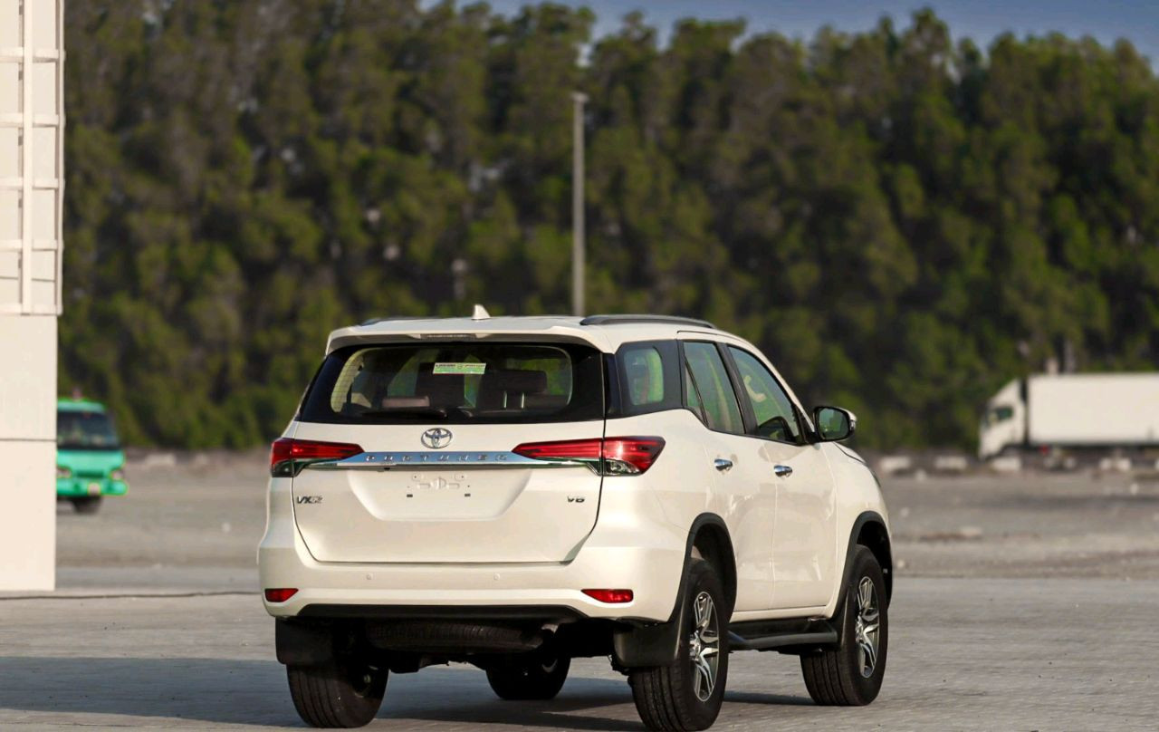 Toyota Fortuner - Image 4