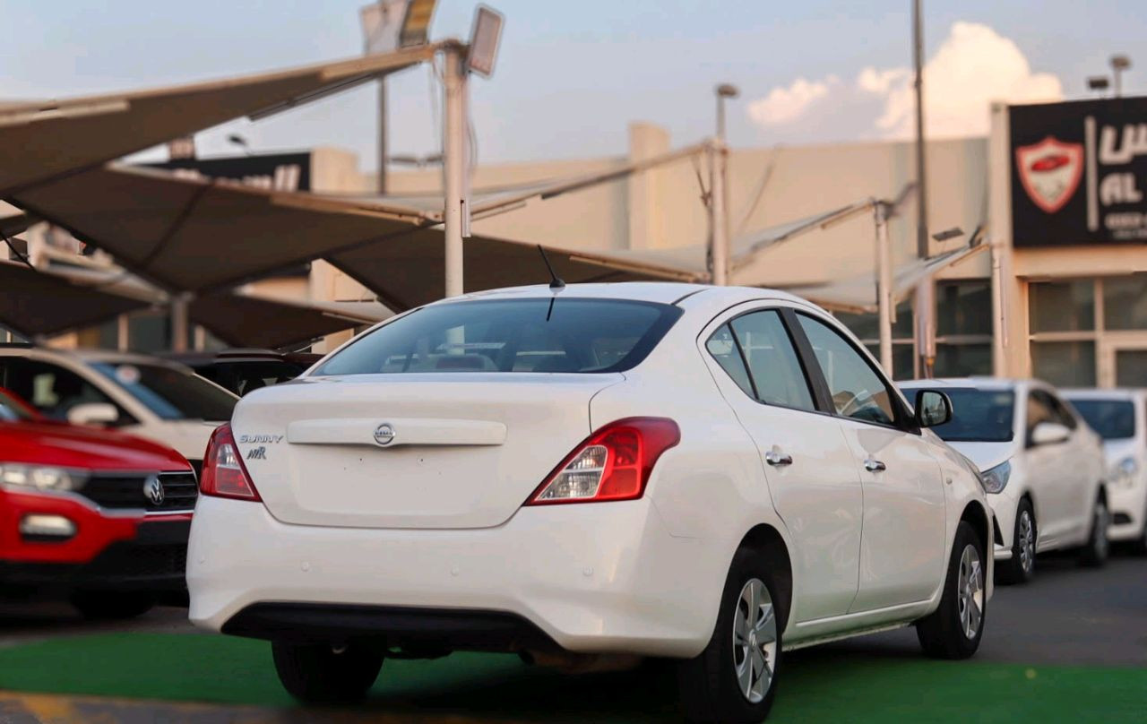Nissan Sunny - Image 8