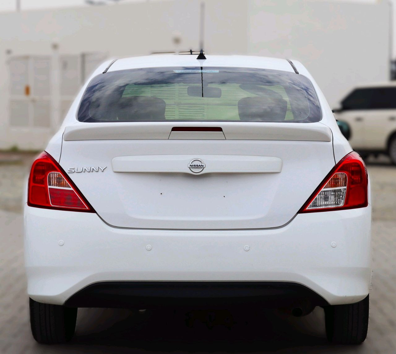 Nissan Sunny - Image 10