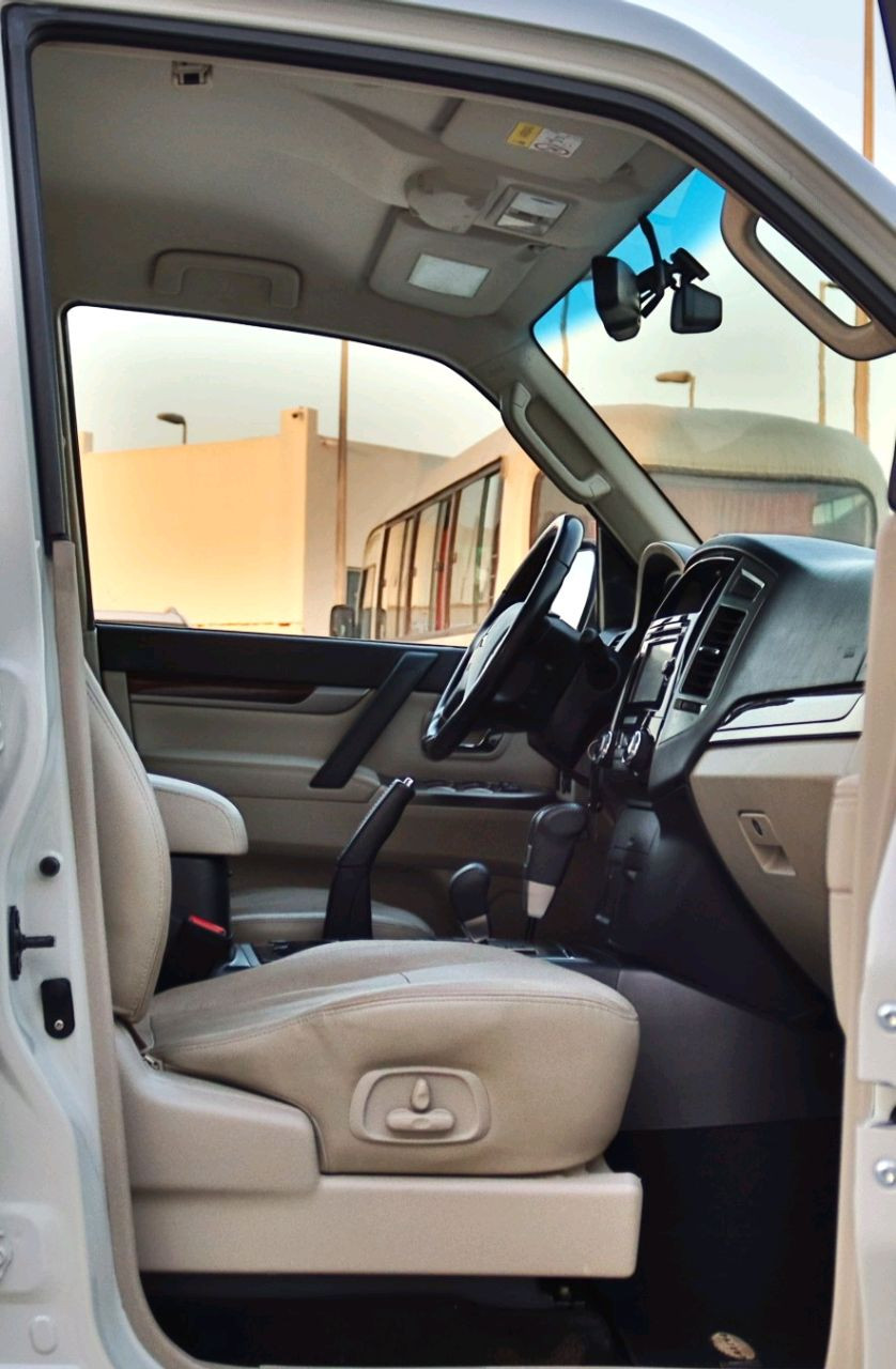 Mitsubishi Pajero - Image 10