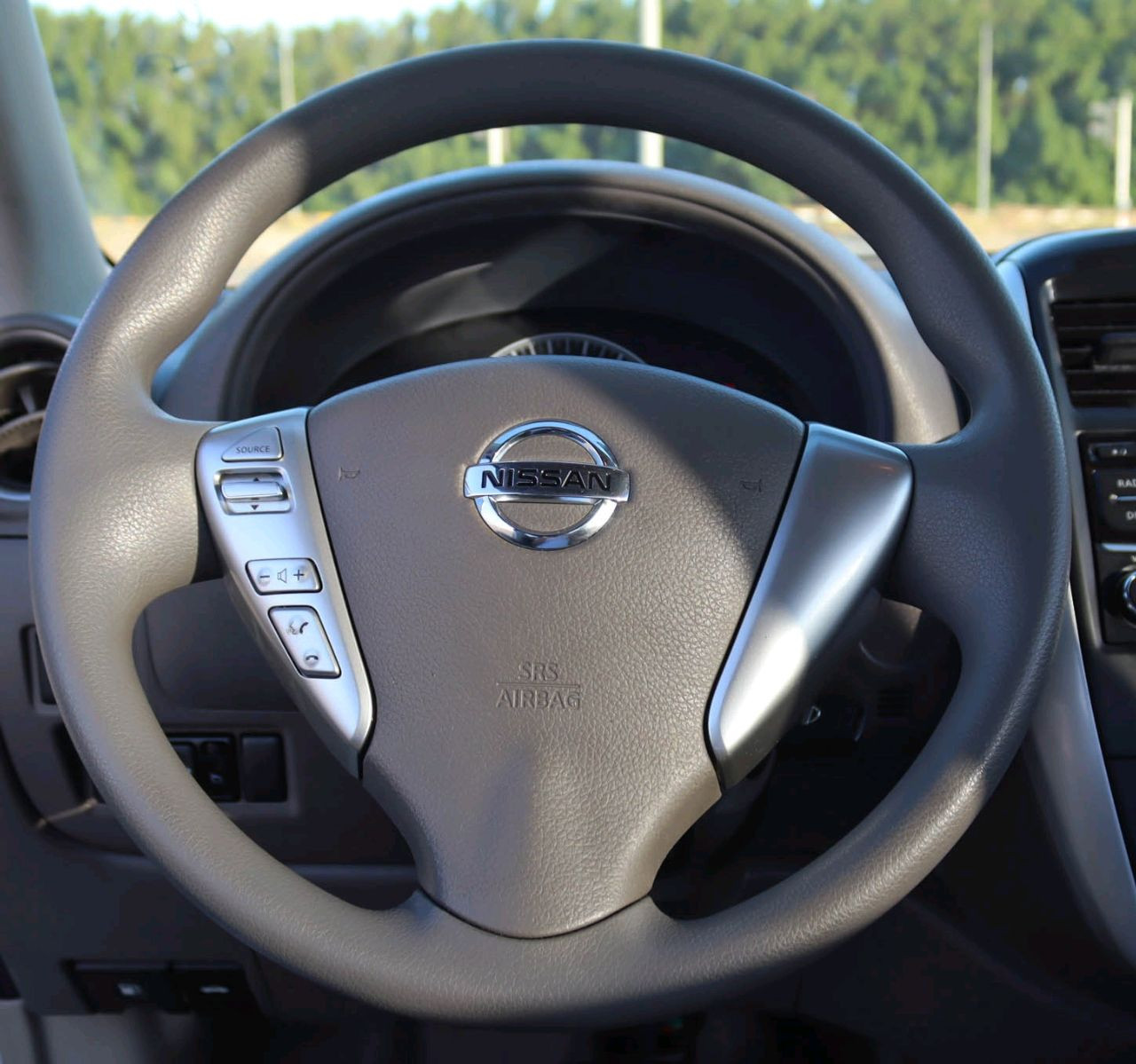 Nissan Sunny - Image 6