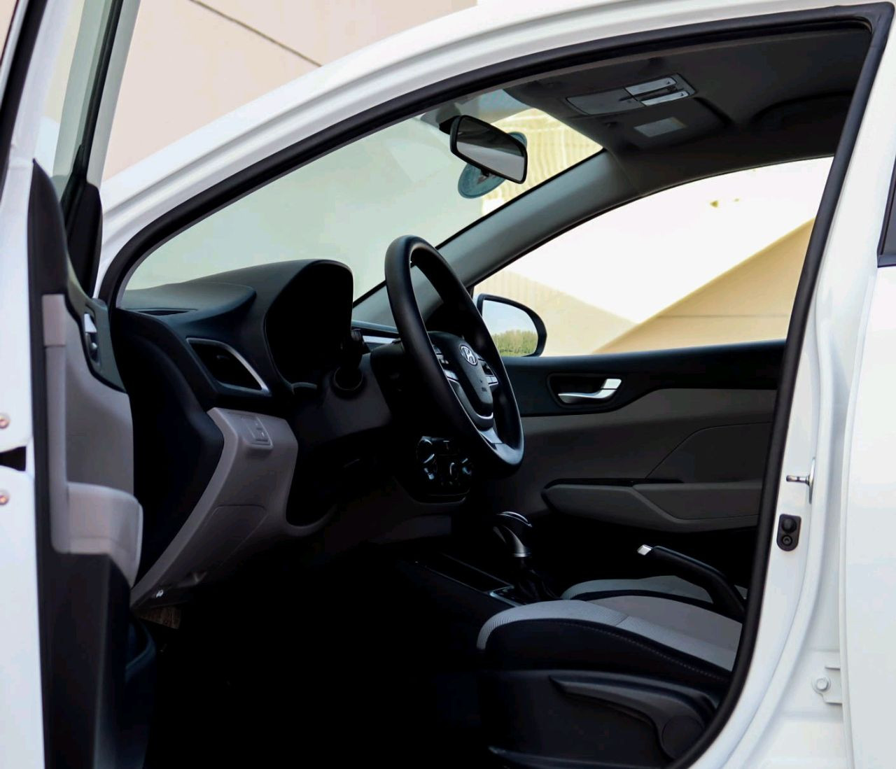 Hyundai Accent - Image 9