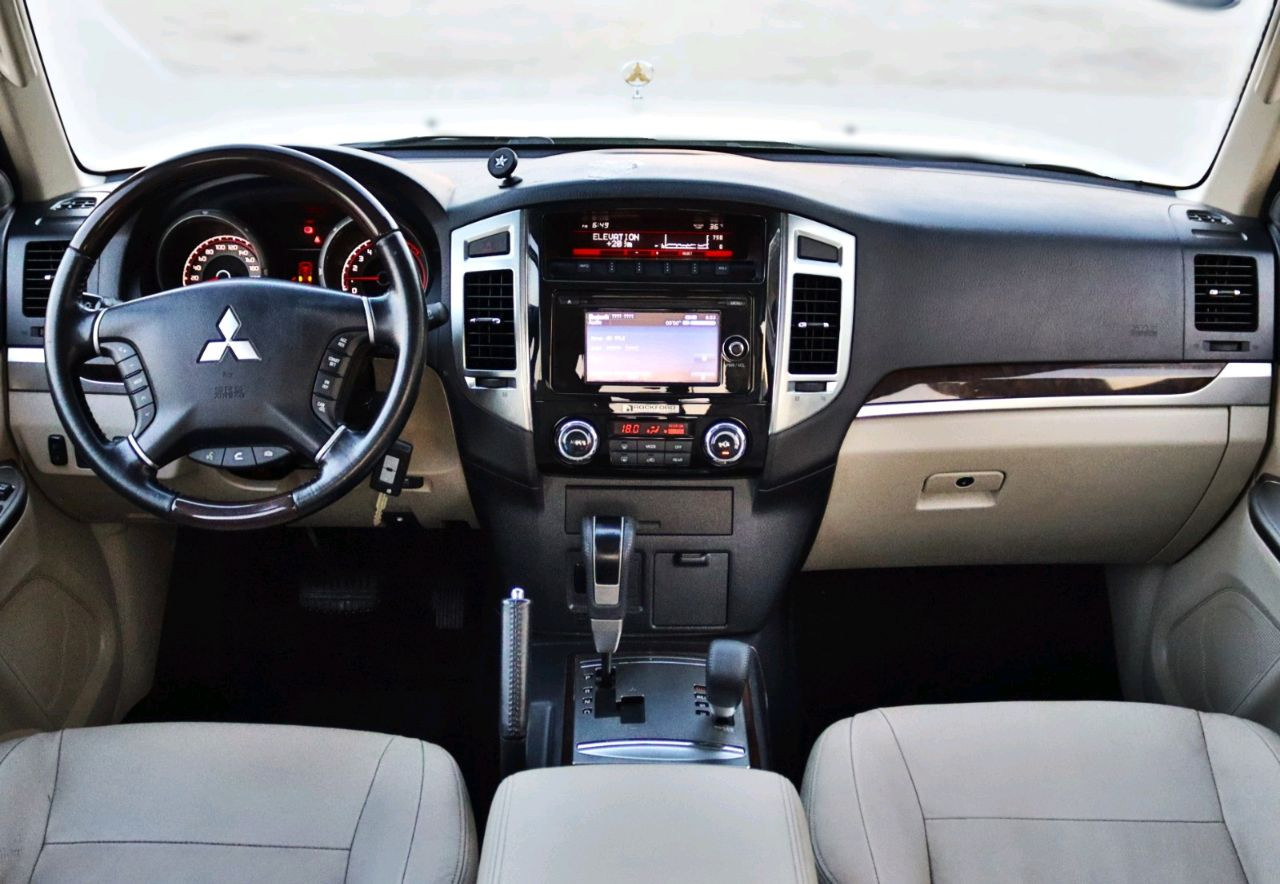 Mitsubishi Pajero - Image 5