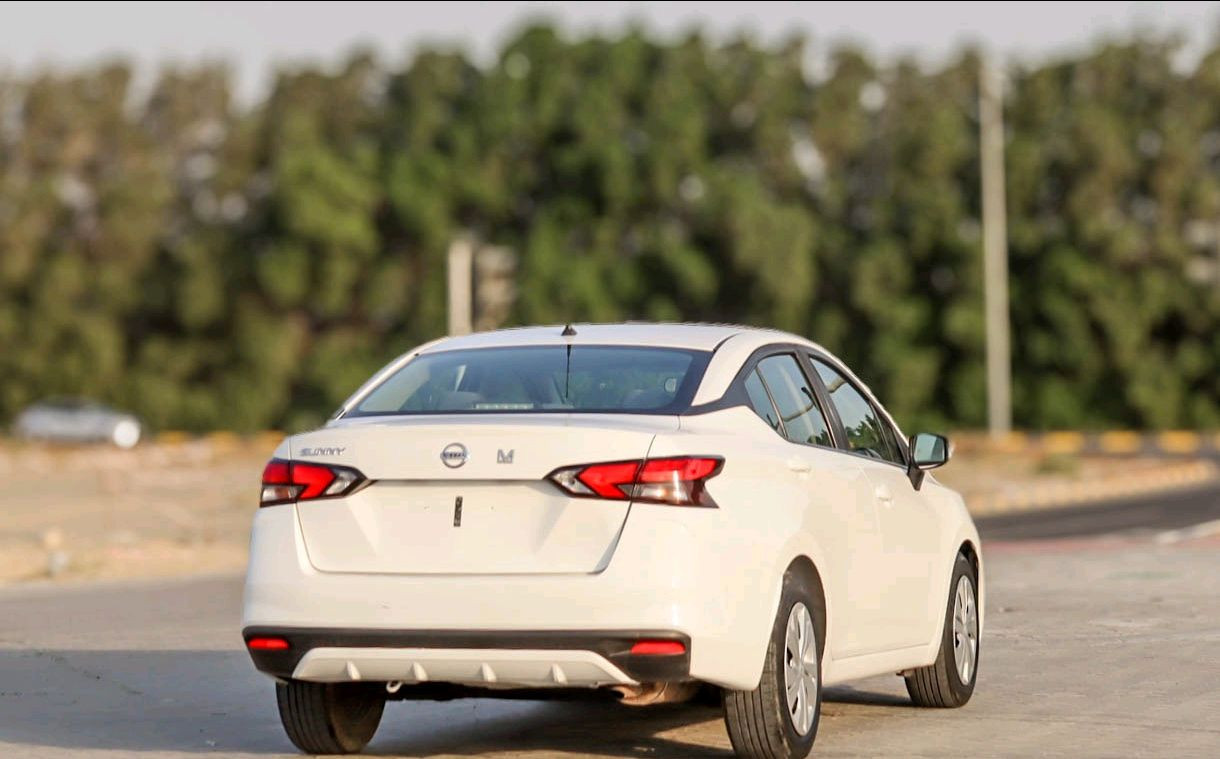 Nissan Sunny - Image 19