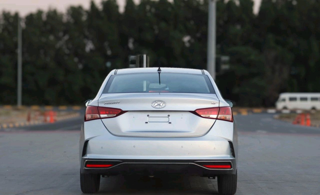 Hyundai Accent - Image 3