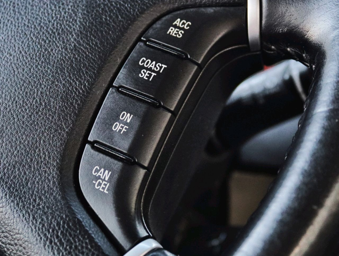 Mitsubishi Pajero - Image 12