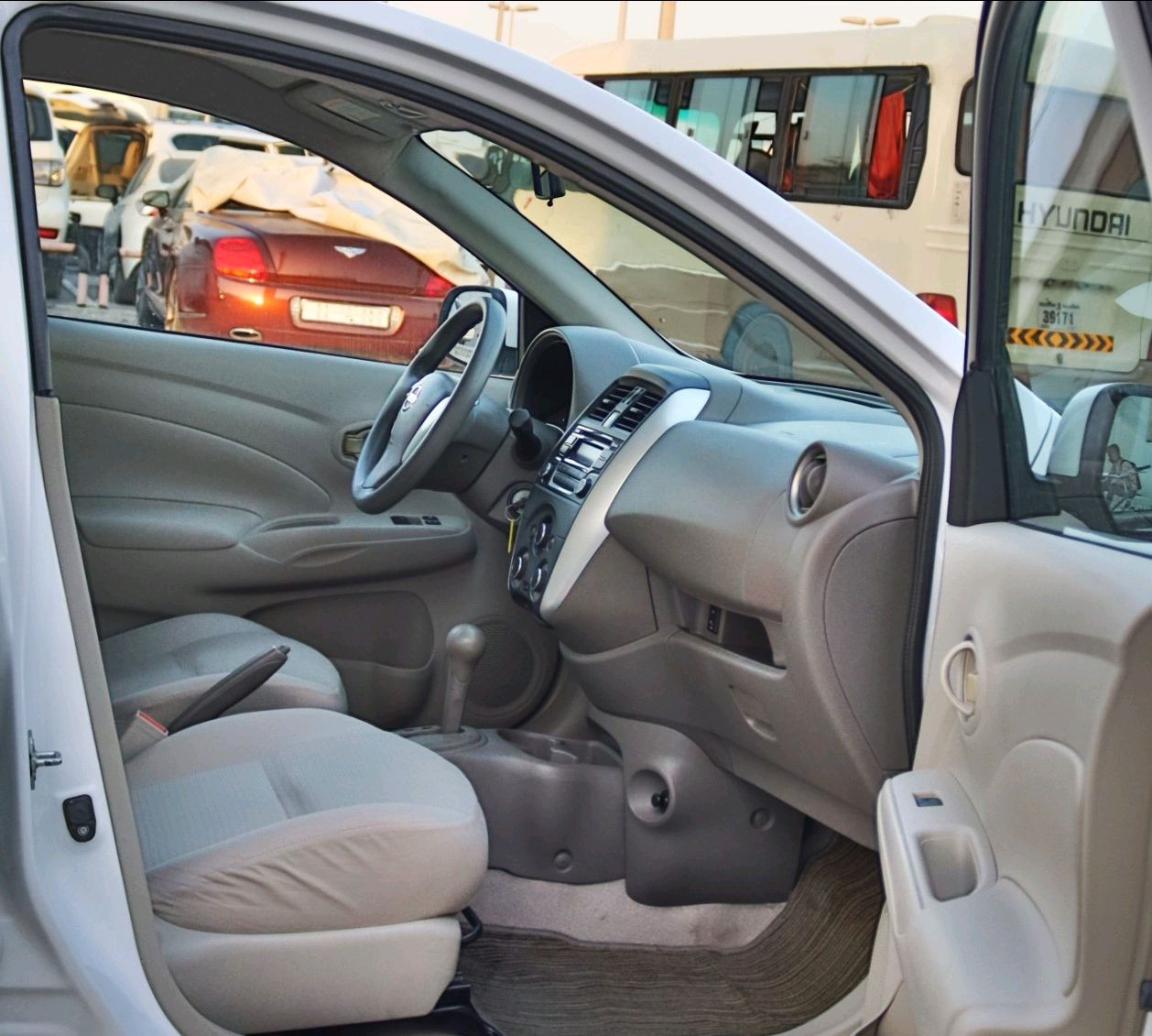 Nissan Sunny - Image 10