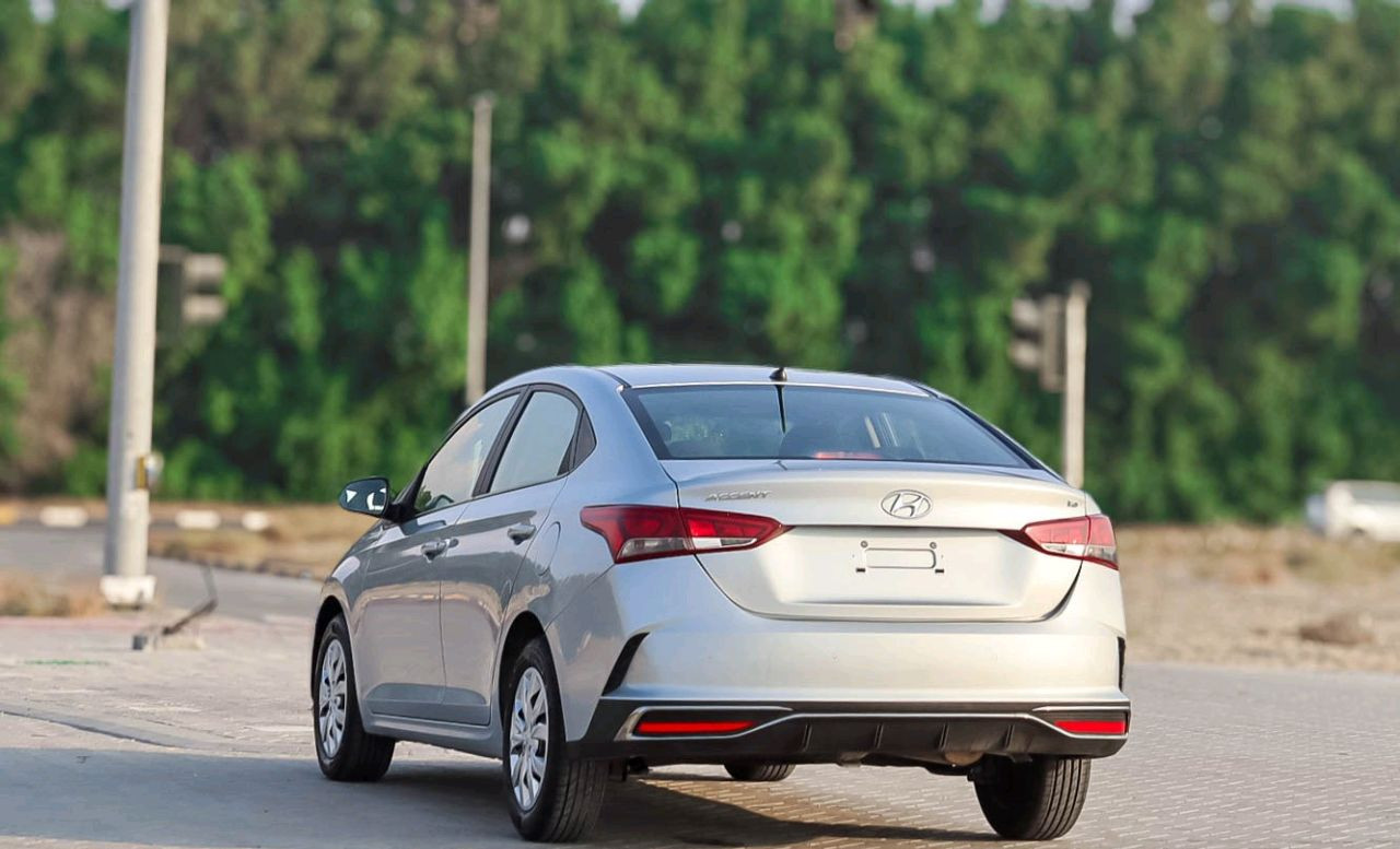 Hyundai Accent - Image 5