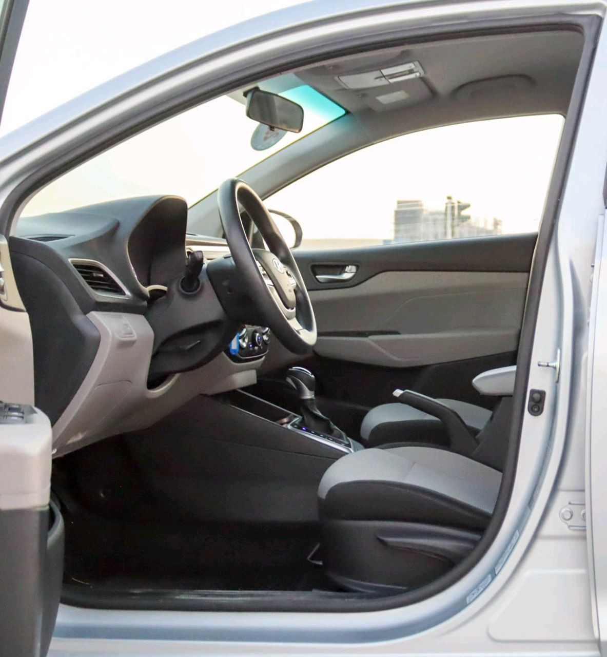 Hyundai Accent - Image 7