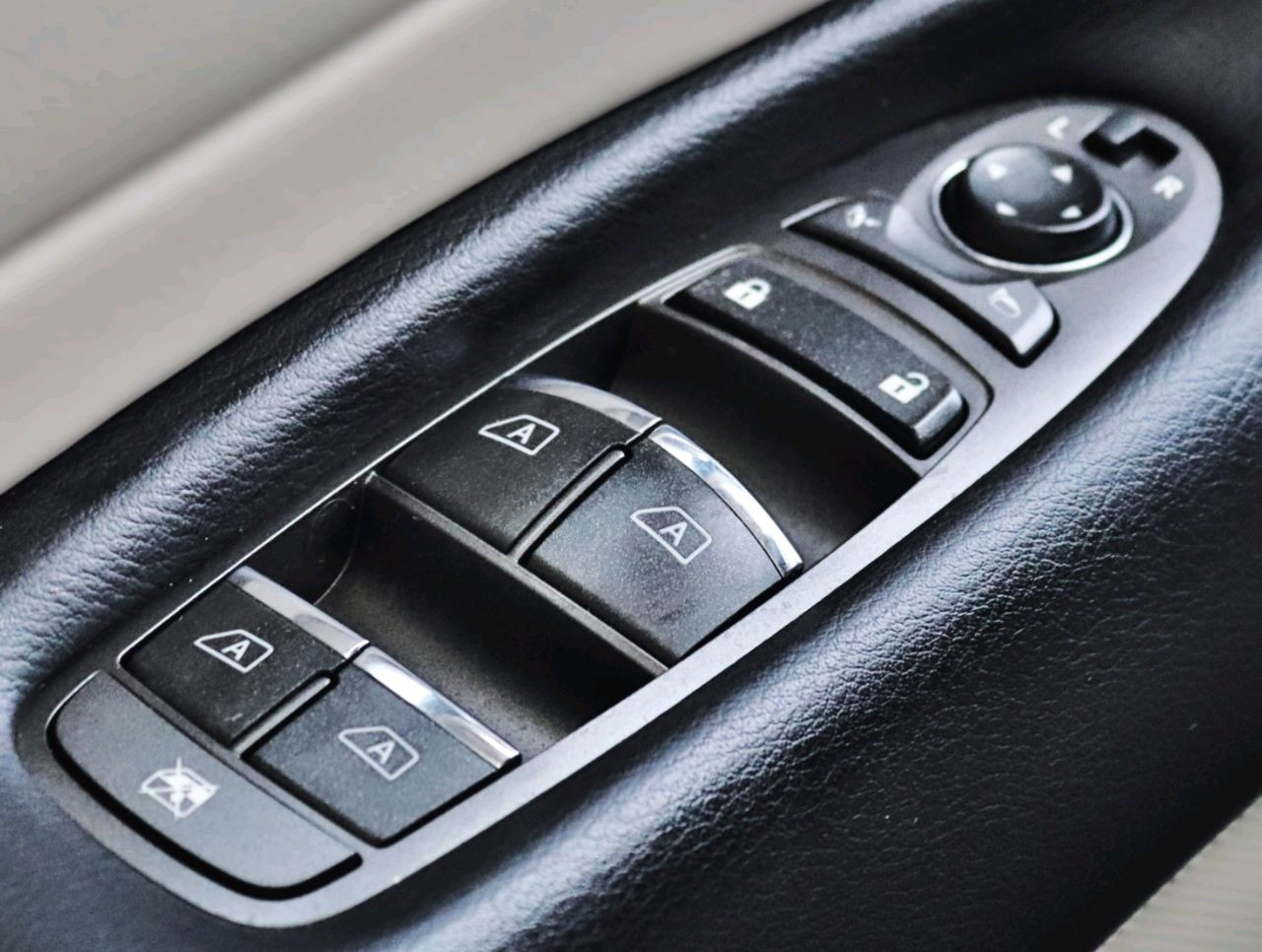 Infiniti Q50 - Image 10