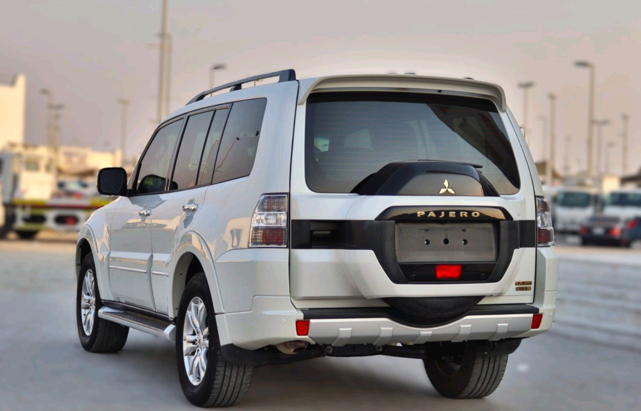 Mitsubishi Pajero - Image 7