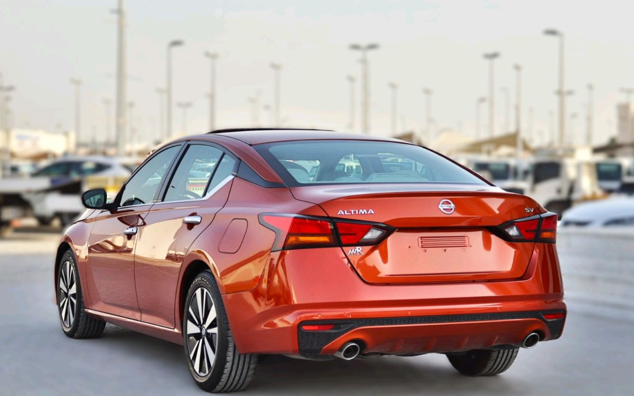 Nissan Altima - Image 8