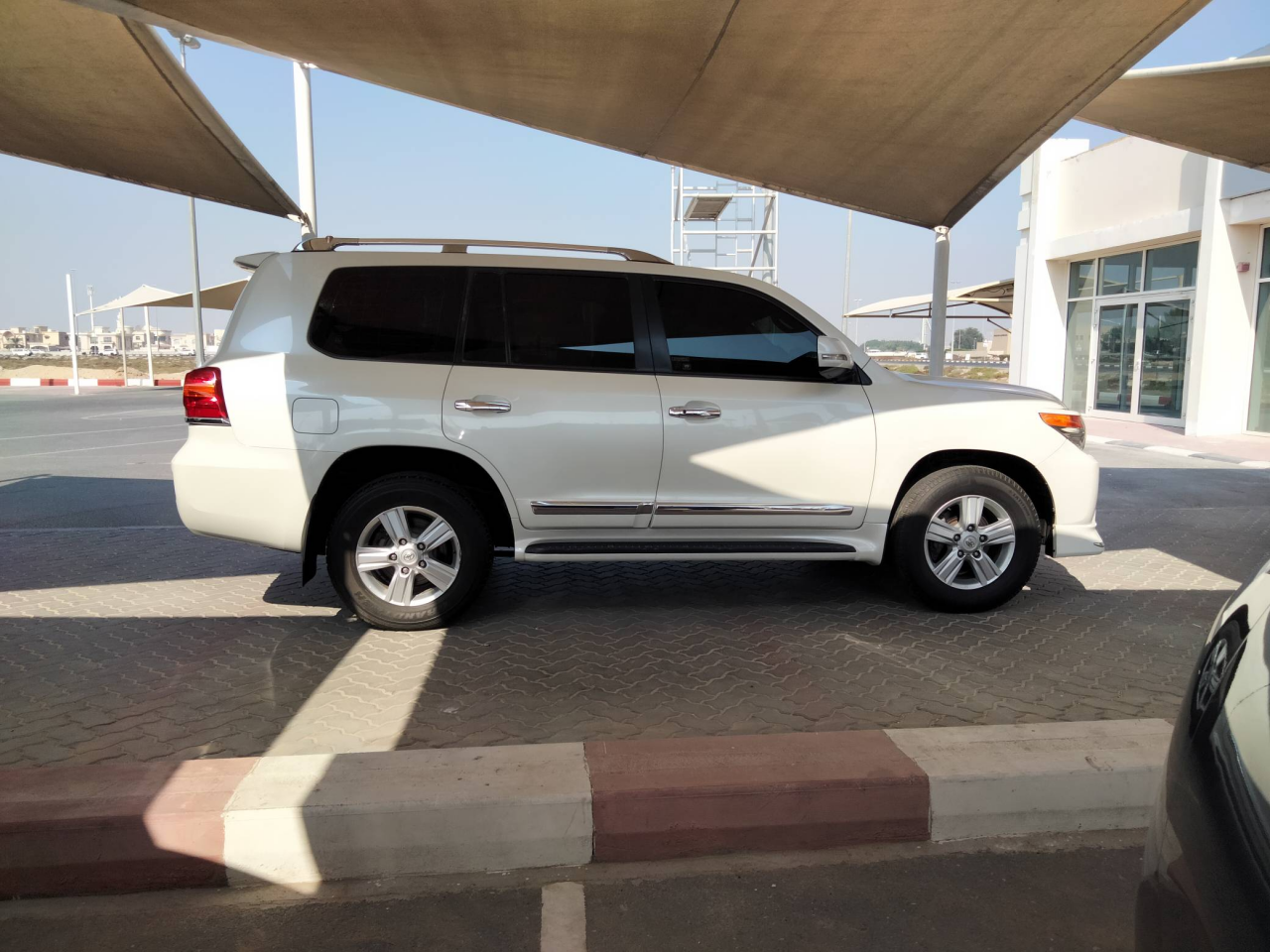 Toyota Land Cruiser - Image 3