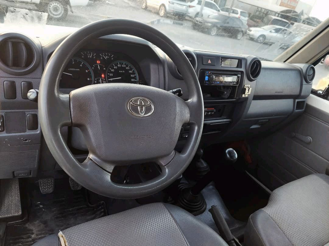Toyota Land Cruiser 76 series - Image 8