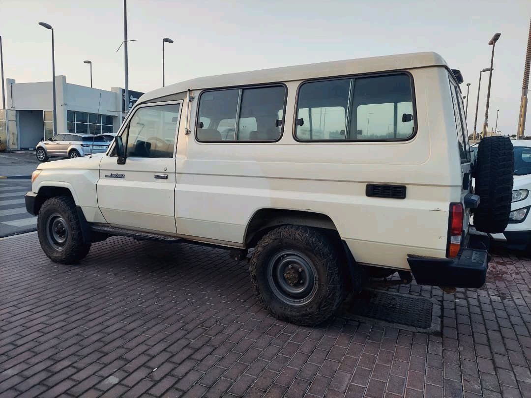 Toyota Land Cruiser 76 series - Image 4