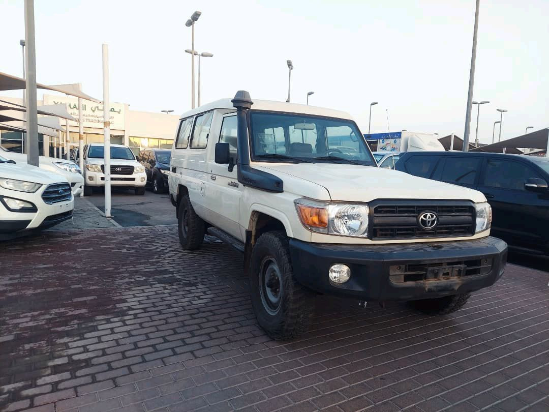 Toyota Land Cruiser 76 series - Image 3