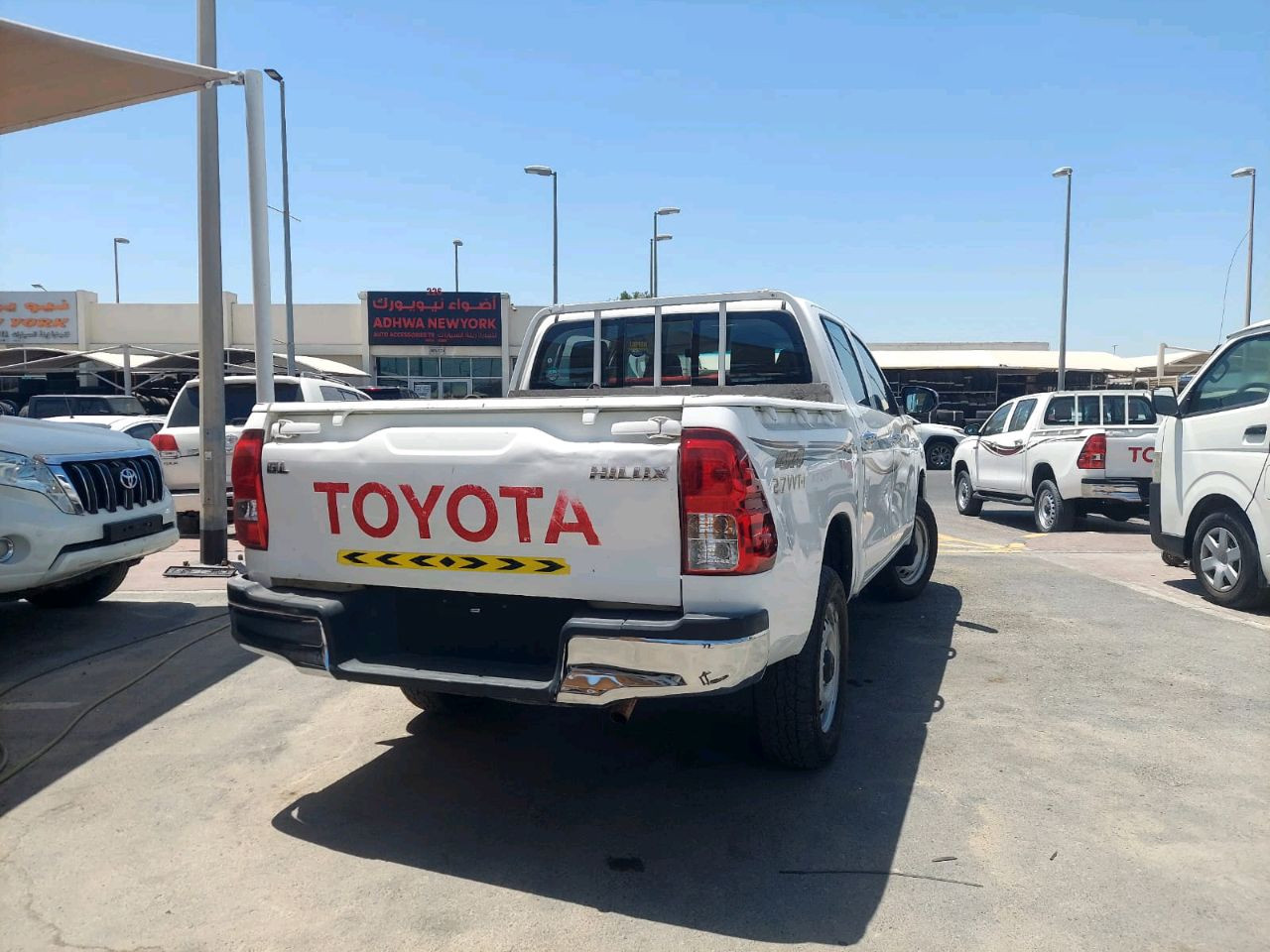 Toyota Hilux - Image 8