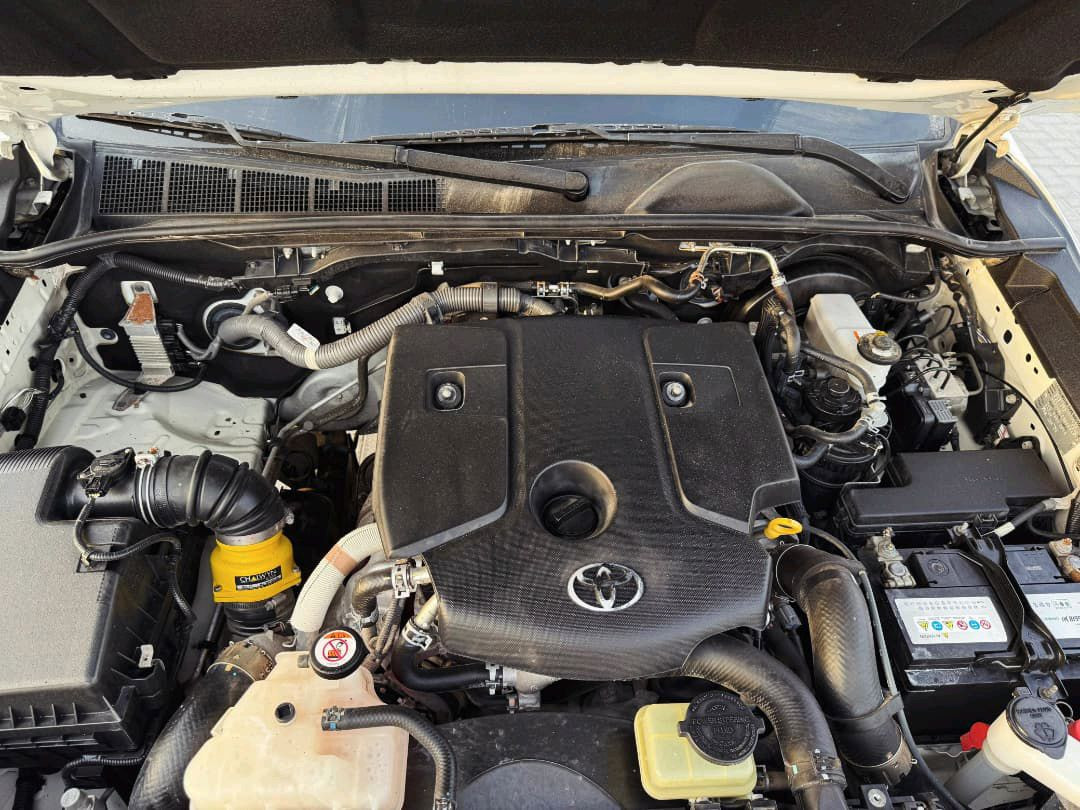 Toyota Hilux - Image 12