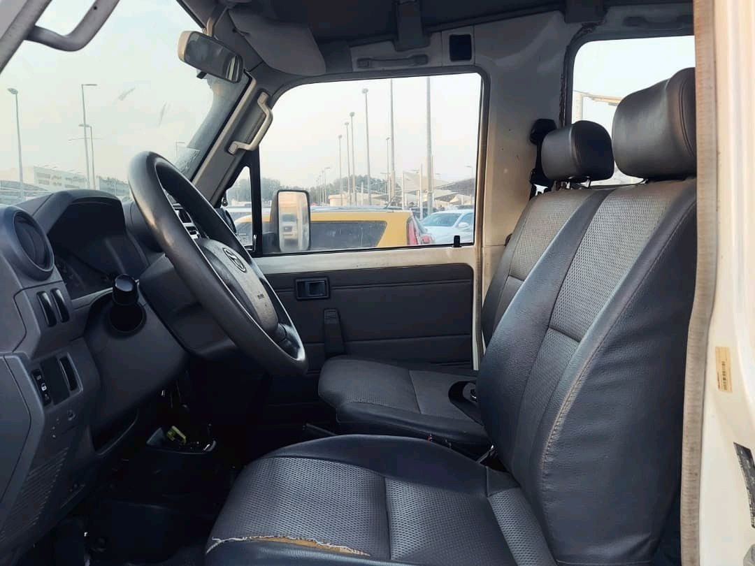 Toyota Land Cruiser 76 series - Image 7