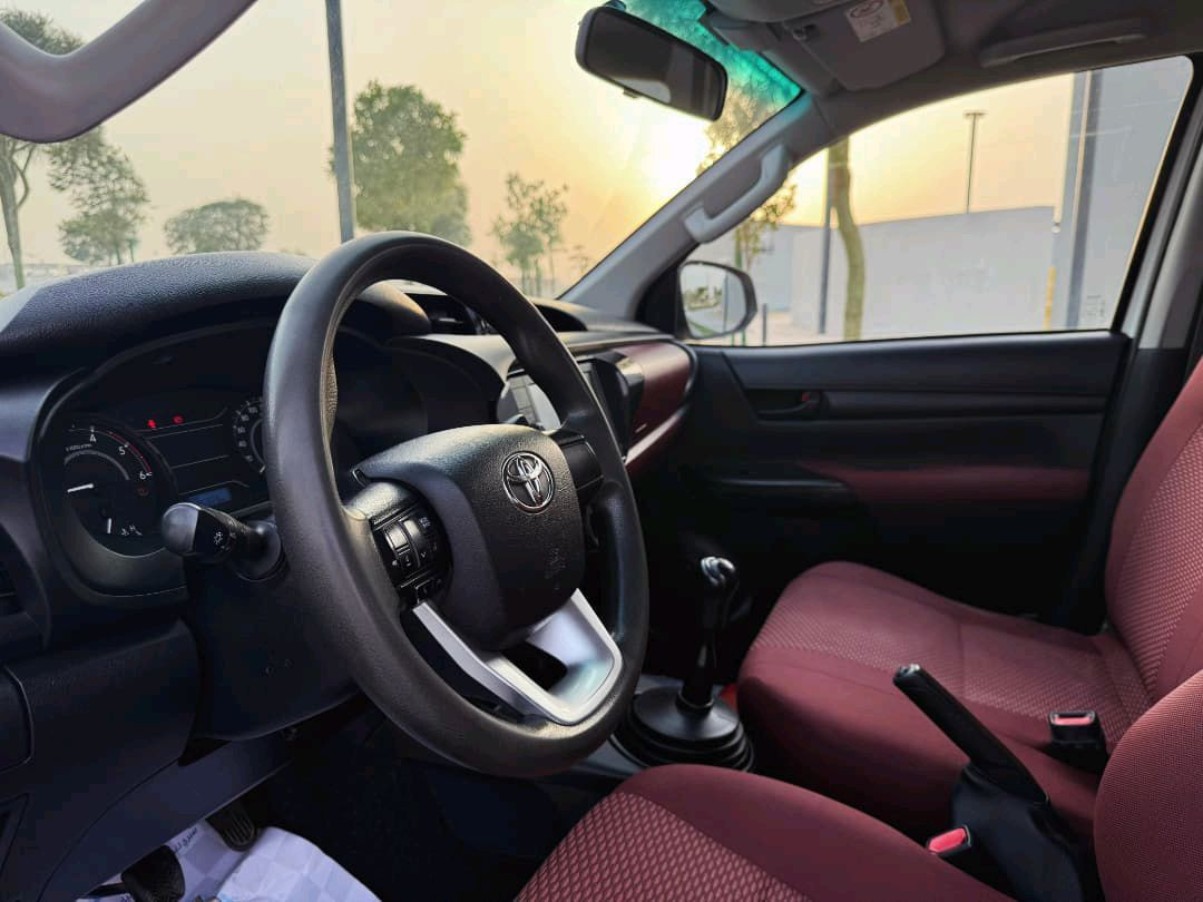 Toyota Hilux - Image 9