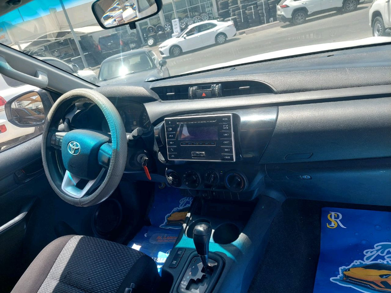 Toyota Hilux - Image 14