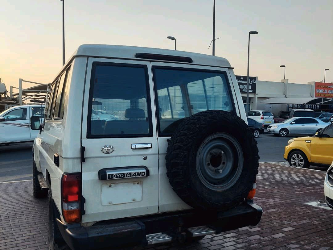 Toyota Land Cruiser 76 series - Image 5