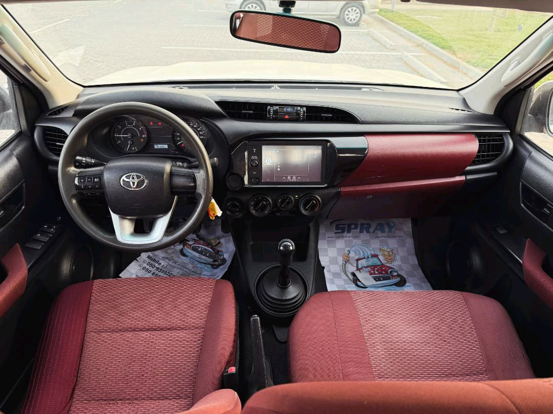 Toyota Hilux - Image 8