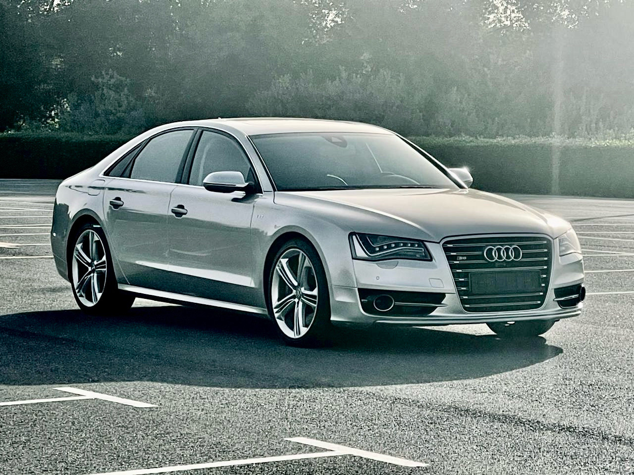 Audi S8 - Image 4