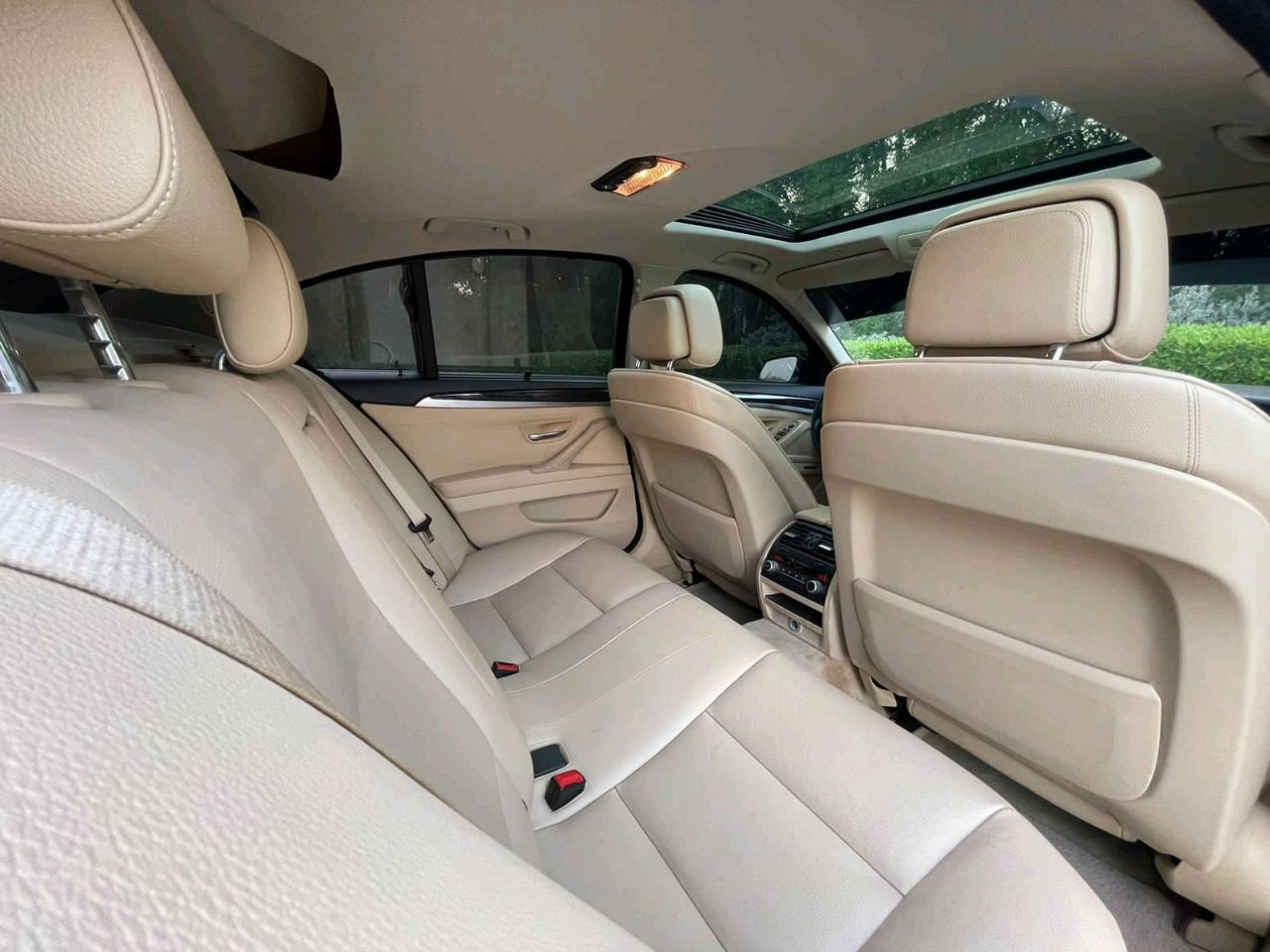 BMW 5-Series - Image 11