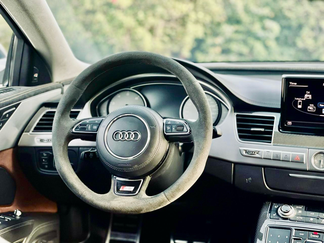 Audi S8 - Image 12