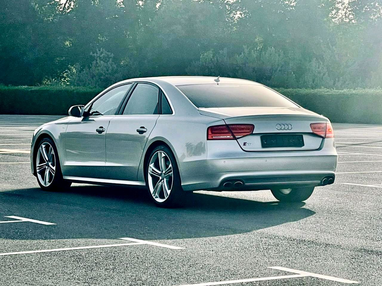 Audi S8 - Image 9