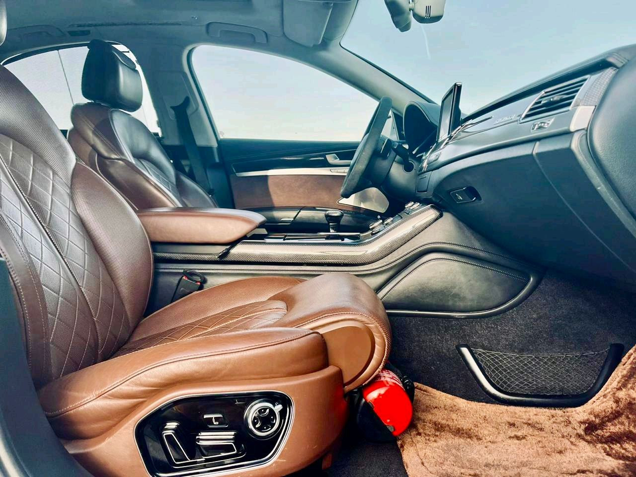Audi S8 - Image 6