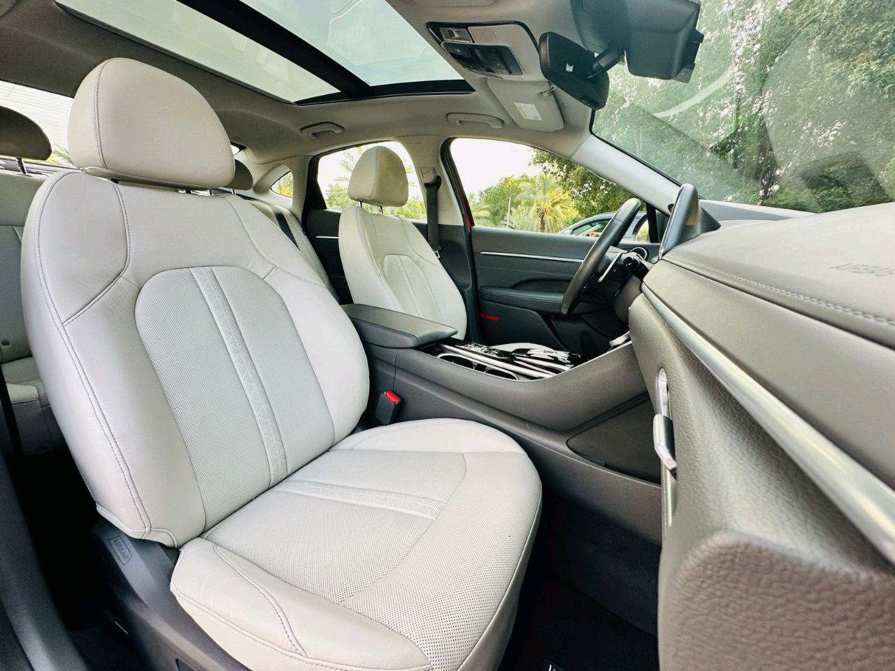 Hyundai Sonata - Image 12